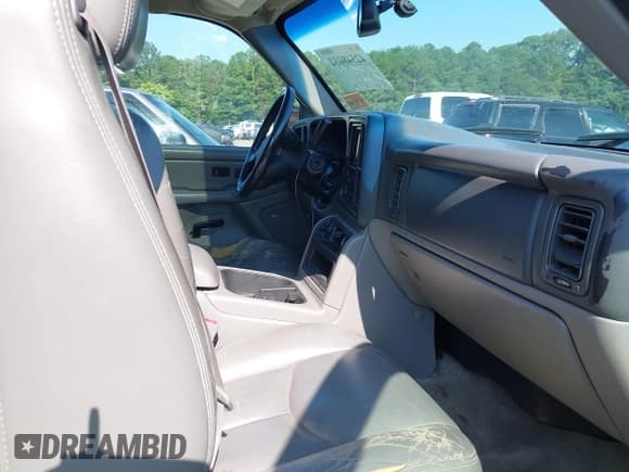 ✅ 2005 GMC Yukon SLE • VIN: 1GKEC13T95J152258 • Lot: 42548032. Listed on IAAI with 341,253 mi. Free auction sales archive from the USA and detailed vehicle history report at DreamBid. Image 5.