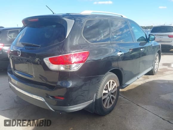 ✅ 2015 Nissan Pathfinder S • VIN: 5N1AR2MN2FC668137 • Lot: 43570265. Listed on IAAI with 147,815 mi. Free auction sales archive from the USA and detailed vehicle history report at DreamBid. Image 4.