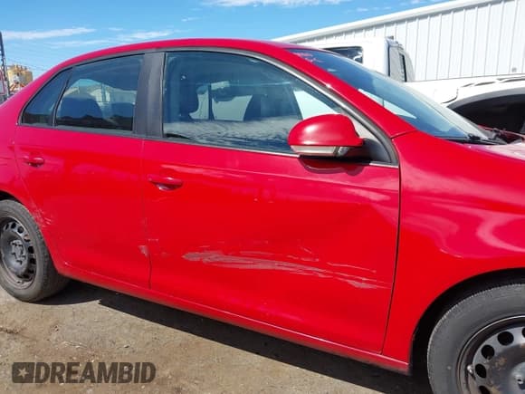 ✅ 2010 Volkswagen Jetta Limited Edition • VIN: 3VWAZ7AJ4AM101323 • Lot: 42993785. Listed on IAAI with 240,603 mi. Free auction sales archive from the USA and detailed vehicle history report at DreamBid. Image 6.