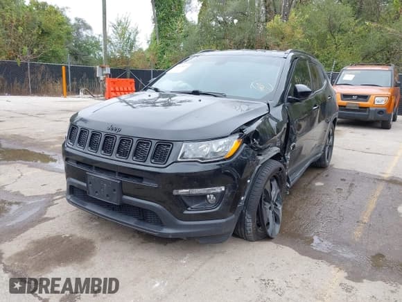✅ 2018 Jeep Compass Latitude • VIN: 3C4NJDBB3JT298623 • Lot: 43354423. Wystawiony na IAAI z przebiegiem 57 652 mil. Bezpłatny archiwum sprzedaży aukcyjnych z USA i szczegółowy raport historii pojazdu na DreamBid. Zdjęcie 2.