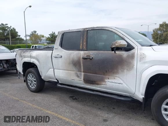 ✅ 2024 Toyota Tacoma TRD Sport • VIN: 3TMLB5JN5RM041829 • Lot: 43109464. Wystawiony na IAAI z przebiegiem 11 238 mil. Bezpłatny archiwum sprzedaży aukcyjnych z USA i szczegółowy raport historii pojazdu na DreamBid. Zdjęcie 6.