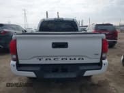 ✅ 2018 Toyota Tacoma SR5 • VIN: 3TMDZ5BN9JM051105 • Lot: 41708034. Wystawiony na IAAI z przebiegiem 98 000 mil. Bezpłatny archiwum sprzedaży aukcyjnych z USA i szczegółowy raport historii pojazdu na DreamBid. Zdjęcie 16.