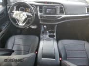 ✅ 2017 Toyota Highlander LE • VIN: 5TDBZRFH0HS462423 • Lot: 80443245. Wystawiony na Copart z przebiegiem 183 037 mil. Bezpłatny archiwum sprzedaży aukcyjnych z USA i szczegółowy raport historii pojazdu na DreamBid. Zdjęcie 8.