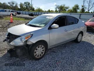 ✅ 2018 Nissan Versa SV • VIN: 3N1CN7AP1JL875579 • Lot: 81776675. Wystawiony na Copart z przebiegiem 93 793 mil. Bezpłatny archiwum sprzedaży aukcyjnych z USA i szczegółowy raport historii pojazdu na DreamBid. Zdjęcie 1.