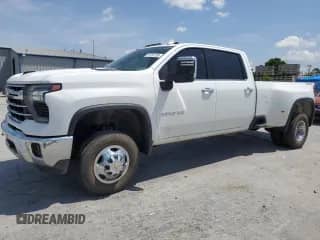 2024 Chevrolet Silverado 3500HD LTZ с VIN 1GC4YUE74RF125617, выставлен на аукционе Copart как лот 61797725 с пробегом 114 142 миль миль и Списание • Salvage title. История ставок и продаж доступна на DreamBid. Изображение 1.