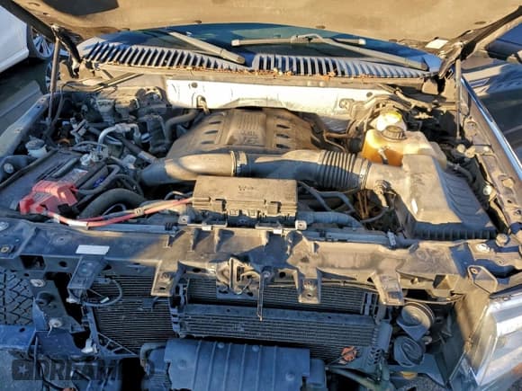 ✅ 2016 Ford Expedition XLT • VIN: 1FMJU1JT0GEF28685 • Lot: 94631975. Wystawiony na Copart z przebiegiem 102 160 mil. Bezpłatny archiwum sprzedaży aukcyjnych z USA i szczegółowy raport historii pojazdu na DreamBid. Zdjęcie 12.