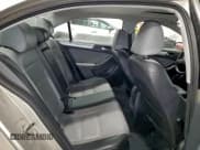 ✅ 2013 Volkswagen Jetta Hybrid • VIN: 3VW637AJXDM297084 • Lot: 93389015. Wystawiony na Copart z przebiegiem 93 786 mil. Bezpłatny archiwum sprzedaży aukcyjnych z USA i szczegółowy raport historii pojazdu na DreamBid. Zdjęcie 10.