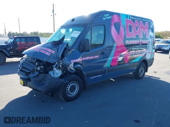 ✅ 2018 Mercedes-Benz Sprinter Cargo Worker • VIN: WD3PE7CD3JP648054 • Lot: 43625298. Wystawiony na IAAI z przebiegiem 60 887 mil. Bezpłatny archiwum sprzedaży aukcyjnych z USA i szczegółowy raport historii pojazdu na DreamBid. Zdjęcie 2.