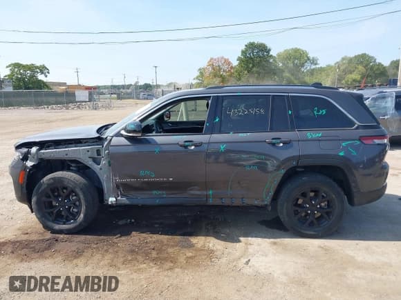 ✅ 2022 Jeep Grand Cherokee Limited • VIN: 1C4RJHBG7N8610015 • Lot: 43225158. Wystawiony na IAAI z przebiegiem 43 426 mil. Bezpłatny archiwum sprzedaży aukcyjnych z USA i szczegółowy raport historii pojazdu na DreamBid. Zdjęcie 15.