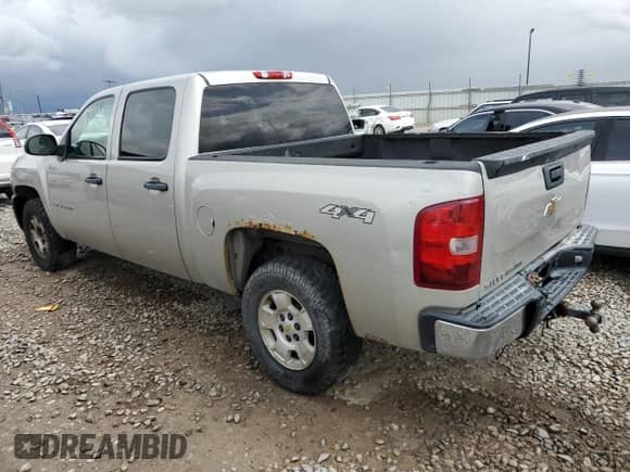 2009 Chevrolet Silverado 1500 LS z VIN 3GCEK13C59G206239, wystawiony jako Copart lot #57182505 z przebiegiem 391 993 mil mil oraz Czysty tytuł • Clean title. Historia ofert i sprzedaży dostępna na DreamBid. Obrazek 2.