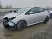 ✅ 2025 Nissan LEAF SV Plus • VIN: 1N4CZ1CV9SC557707 • Лот: 94395435. Опубликован ранее на Copart с пробегом 5 944 миль. Бесплатный доступ к архиву аукционных продаж из США и подробный отчёт об истории автомобиля на DreamBid. Изображение 1.