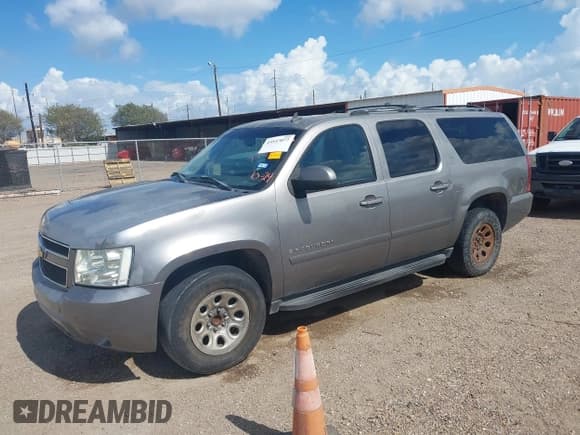 ✅ 2007 Chevrolet Suburban LT • VIN: 3GNFC16JX7G131702 • Лот: 43537077. Опубликован ранее на IAAI с пробегом 313 337 миль. Бесплатный доступ к архиву аукционных продаж из США и подробный отчёт об истории автомобиля на DreamBid. Изображение 2.