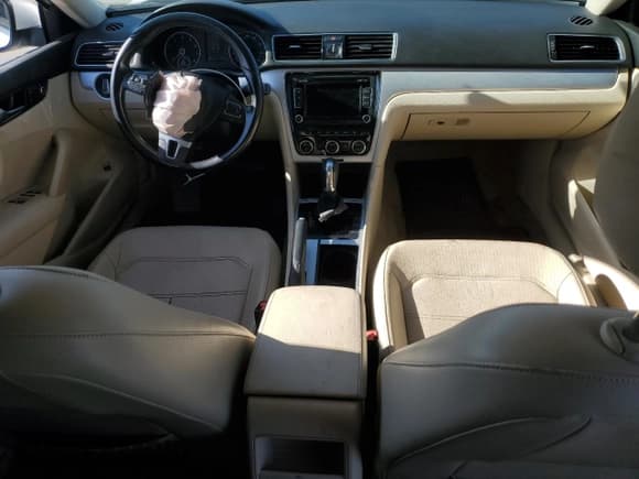 ✅ 2012 Volkswagen Passat SE • VIN: 1VWBP7A39CC036128 • Lot: 86231625. Listed on Copart with 180,566 mi. Free auction sales archive from the USA and detailed vehicle history report at DreamBid. Image 8.