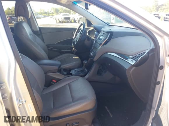 ✅ 2014 Hyundai Santa Fe • VIN: 5XYZUDLB4EG205418 • Lot: 43058157. Listed on IAAI with 137,818 mi. Free auction sales archive from the USA and detailed vehicle history report at DreamBid. Image 5.