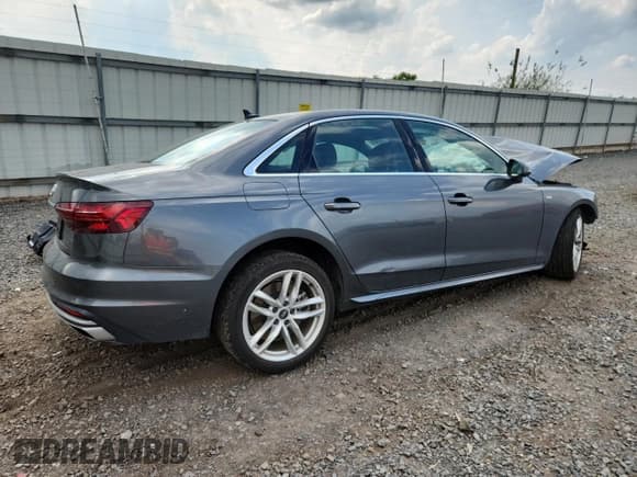 ✅ 2024 Audi A4 S line Premium • VIN: WAUDAAF46RN000774 • Lot: 62738395. Wystawiony na Copart z przebiegiem 17 589 mil. Bezpłatny archiwum sprzedaży aukcyjnych z USA i szczegółowy raport historii pojazdu na DreamBid. Zdjęcie 3.
