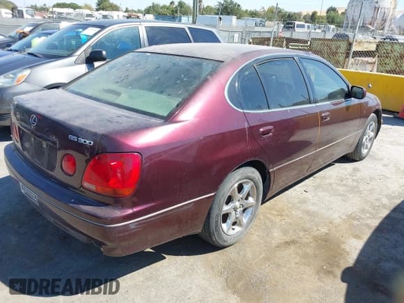 ✅ 2005 Lexus GS 300 • VIN: JT8BD69S350207069 • Lot: 43122245. Wystawiony na IAAI z przebiegiem 214 348 mil. Bezpłatny archiwum sprzedaży aukcyjnych z USA i szczegółowy raport historii pojazdu na DreamBid. Zdjęcie 4.