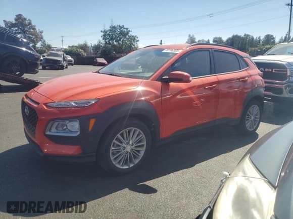 ✅ 2020 Hyundai Kona SEL • VIN: KM8K2CAA9LU553363 • Lot: 70786305. Wystawiony na Copart z przebiegiem 44 840 mil. Bezpłatny archiwum sprzedaży aukcyjnych z USA i szczegółowy raport historii pojazdu na DreamBid. Zdjęcie 1.
