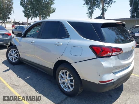 ✅ 2022 Chevrolet Equinox LS • VIN: 2GNAXHEV1N6102500 • Lot: 43010662. Listed on IAAI with 30,131 mi. Free auction sales archive from the USA and detailed vehicle history report at DreamBid. Image 3.