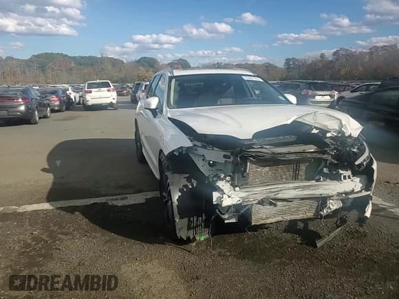 ✅ 2020 Volvo XC60 Momentum • VIN: YV4102RK0L1561430 • Lot: 89461765. Listed on Copart with 56,778 mi. Free auction sales archive from the USA and detailed vehicle history report at DreamBid. Image 14.