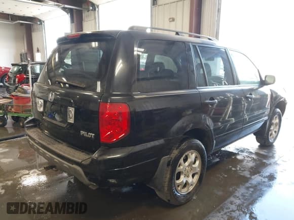 ✅ 2004 Honda Pilot EX • VIN: 5FNYF18674B005347 • Lot: 42734329. Listed on IAAI with 225,740 mi. Free auction sales archive from the USA and detailed vehicle history report at DreamBid. Image 4.