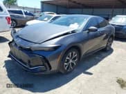 ✅ 2024 Toyota Crown XLE • VIN: JTDAAAAF4R3018149 • Lot: 42293604. Wystawiony na IAAI z przebiegiem 22 408 mil. Bezpłatny archiwum sprzedaży aukcyjnych z USA i szczegółowy raport historii pojazdu na DreamBid. Zdjęcie 2.