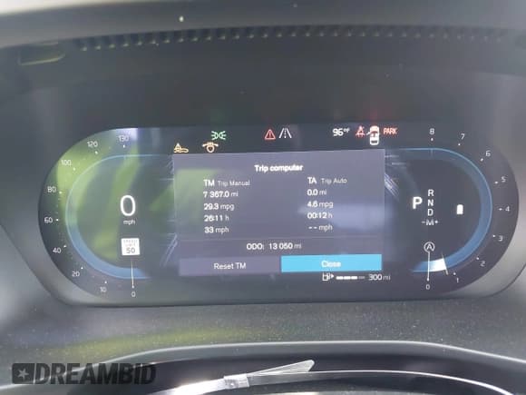 ✅ 2025 Volvo XC40 Core Bright Theme • VIN: YV4L12UJ4S2608309 • Lot: 43636427. Listed on IAAI with 13,050 mi. Free auction sales archive from the USA and detailed vehicle history report at DreamBid. Image 7.