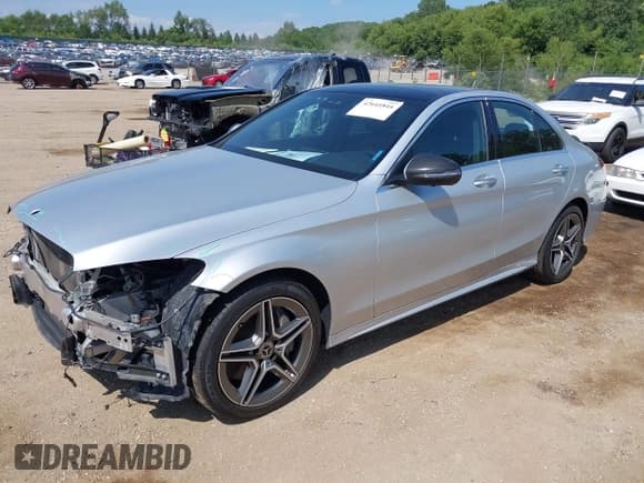 ✅ 2019 Mercedes-Benz C 300 • VIN: 55SWF8EB7KU293139 • Lot: 42641844. Wystawiony na IAAI z przebiegiem 69 458 mil. Bezpłatny archiwum sprzedaży aukcyjnych z USA i szczegółowy raport historii pojazdu na DreamBid. Zdjęcie 18.