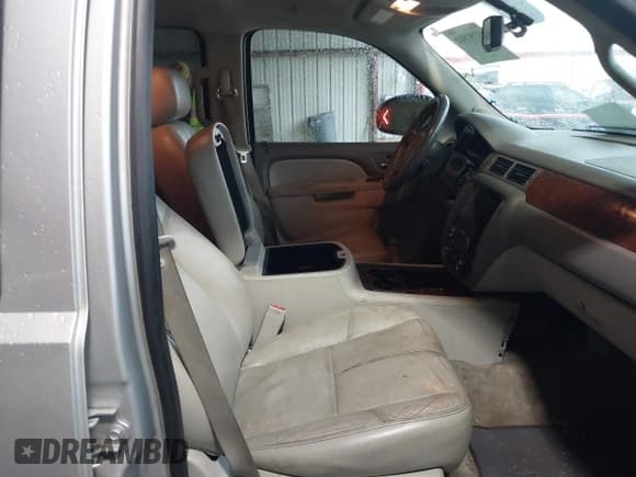 ✅ 2011 GMC Yukon SLT • VIN: 1GKS1CE03BR354114 • Lot: 43753581. Listed on IAAI with 228,656 mi. Free auction sales archive from the USA and detailed vehicle history report at DreamBid. Image 5.