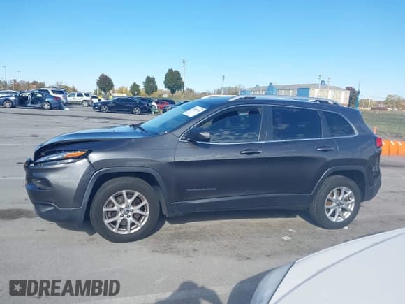 ✅ 2015 Jeep Cherokee Latitude • VIN: 1C4PJMCS3FW615969 • Lot: 43640634. Wystawiony na IAAI z przebiegiem 176 928 mil. Bezpłatny archiwum sprzedaży aukcyjnych z USA i szczegółowy raport historii pojazdu na DreamBid. Zdjęcie 14.