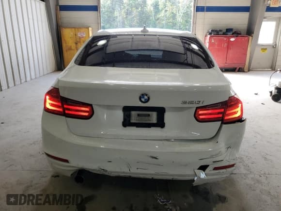 ✅ 2013 BMW 3 Series 320i • VIN: WBA3B1C55DF461554 • Lot: 81852465. Wystawiony na Copart z przebiegiem 120 864 mil. Bezpłatny archiwum sprzedaży aukcyjnych z USA i szczegółowy raport historii pojazdu na DreamBid. Zdjęcie 6.