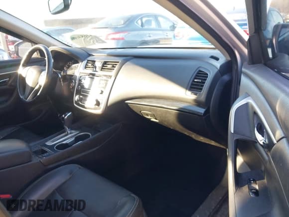 ✅ 2018 Nissan Altima SL • VIN: 1N4AL3AP2JC239743 • Lot: 41683606. Wystawiony na IAAI z przebiegiem 141 354 mil. Bezpłatny archiwum sprzedaży aukcyjnych z USA i szczegółowy raport historii pojazdu na DreamBid. Zdjęcie 5.