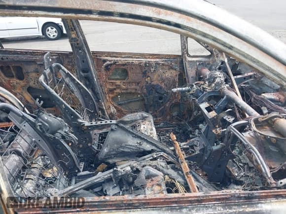 ✅ 2000 Lexus RX 300 • VIN: JT6HF10U7Y0156100 • Lot: 42703487. Wystawiony na IAAI z przebiegiem Nie podano. Bezpłatny archiwum sprzedaży aukcyjnych z USA i szczegółowy raport historii pojazdu na DreamBid. Zdjęcie 5.