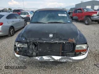 ✅ 1999 Dodge Dakota SLT • VIN: 1B7GL22X5XS298216 • Lot: 63887324. Wystawiony na Copart z przebiegiem Nie podano. Bezpłatny archiwum sprzedaży aukcyjnych z USA i szczegółowy raport historii pojazdu na DreamBid. Zdjęcie 5.