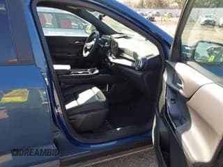 ✅ 2025 Chevrolet Equinox AWD LT • VIN: 3GNAXPEG5SL251091 • Lot: 43221728. Wystawiony na IAAI z przebiegiem 13 137 mil. Bezpłatny archiwum sprzedaży aukcyjnych z USA i szczegółowy raport historii pojazdu na DreamBid. Zdjęcie 5.