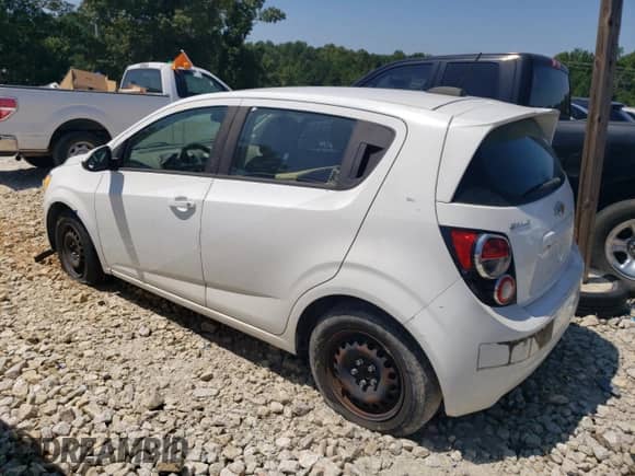 ✅ 2015 Chevrolet Sonic LS • VIN: 1G1JA6SH0F4207621 • Лот: 68465234. Размещён на Copart с пробегом 141 585 миль миль. Получите бесплатный доступ к архиву аукционных продаж из США и посмотрите подробный отчёт об истории автомобиля на DreamBid. Изображение 2.