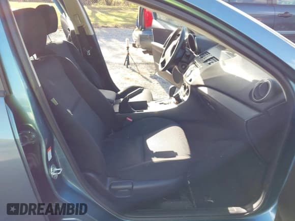 ✅ 2011 Mazda 3 i Sport • VIN: JM1BL1UF4B1422225 • Lot: 43526263. Listed on IAAI with 161,895 mi. Free auction sales archive from the USA and detailed vehicle history report at DreamBid. Image 5.