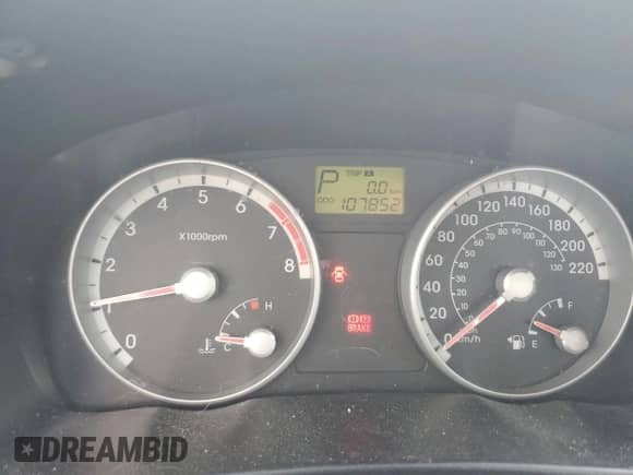 2008 Hyundai Accent L z VIN KMHCN45C88U246965, wystawiony jako Copart lot #57620855 z przebiegiem 107 852 mil mil oraz Szkoda całkowita • Salvage title. Historia ofert i sprzedaży dostępna na DreamBid. Obrazek 9.