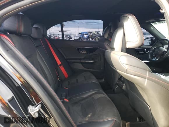 ✅ 2023 Mercedes-Benz C 43 AMG • VIN: W1KAF8HB9PR080028 • Lot: 45000615. Wystawiony na Copart z przebiegiem 12 786 mil. Bezpłatny archiwum sprzedaży aukcyjnych z USA i szczegółowy raport historii pojazdu na DreamBid. Zdjęcie 10.