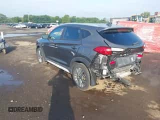 2020 Hyundai Tucson Sport z VIN KM8J3CAL9LU165821, wystawiony jako IAAI lot #43141934 z przebiegiem 43 439 mil mil oraz . Historia ofert i sprzedaży dostępna na DreamBid. Obrazek 3.