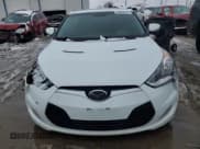 ✅ 2013 Hyundai Veloster w/Black Int • VIN: KMHTC6AD4DU128437 • Lot: 43085415. Wystawiony na Copart z przebiegiem 81 327 mil. Bezpłatny archiwum sprzedaży aukcyjnych z USA i szczegółowy raport historii pojazdu na DreamBid. Zdjęcie 5.