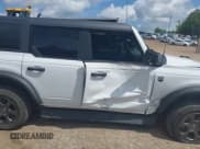 ✅ 2021 Ford Bronco • VIN: 1FMDE5BH6MLA80102 • Lot: 42126680. Wystawiony na IAAI z przebiegiem 67 913 mil. Bezpłatny archiwum sprzedaży aukcyjnych z USA i szczegółowy raport historii pojazdu na DreamBid. Zdjęcie 6.