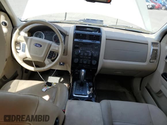 ✅ 2011 Ford Escape Limited • VIN: 1FMCU9EG5BKC12052 • Lot: 55502865. Wystawiony na Copart z przebiegiem Nie podano. Bezpłatny archiwum sprzedaży aukcyjnych z USA i szczegółowy raport historii pojazdu na DreamBid. Zdjęcie 8.