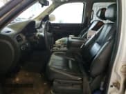 ✅ 2010 Chevrolet Suburban LT • VIN: 1GNUKJE32AR116759 • Lot: 60945514. Wystawiony na Copart z przebiegiem 175 781 mil. Bezpłatny archiwum sprzedaży aukcyjnych z USA i szczegółowy raport historii pojazdu na DreamBid. Zdjęcie 7.