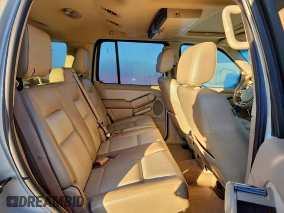 ✅ 2006 Ford Explorer Limited • VIN: 1FMEU758X6UB36585 • Lot: 96803515. Wystawiony na Copart z przebiegiem 172 596 mil. Bezpłatny archiwum sprzedaży aukcyjnych z USA i szczegółowy raport historii pojazdu na DreamBid. Zdjęcie 10.