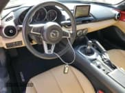 ✅ 2016 Mazda MX-5 Miata Grand Touring • VIN: JM1NDAD71G0100237 • Лот: 84656885. Опубликован ранее на Copart с пробегом 55 102 миль. Бесплатный доступ к архиву аукционных продаж из США и подробный отчёт об истории автомобиля на DreamBid. Изображение 8.