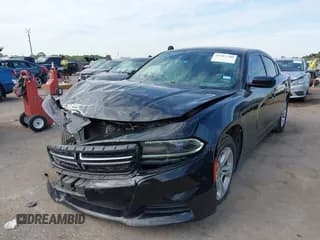 ✅ 2015 Dodge Charger SE • VIN: 2C3CDXBG0FH790137 • Lot: 43315700. Wystawiony na IAAI z przebiegiem 181 289 mil. Bezpłatny archiwum sprzedaży aukcyjnych z USA i szczegółowy raport historii pojazdu na DreamBid. Zdjęcie 2.