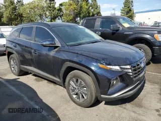 ✅ 2022 Hyundai Tucson Blue • VIN: KM8JBCA13NU025932 • Lot: 61391343. Wystawiony na Copart z przebiegiem 46 997 mil. Bezpłatny archiwum sprzedaży aukcyjnych z USA i szczegółowy raport historii pojazdu na DreamBid. Zdjęcie 4.