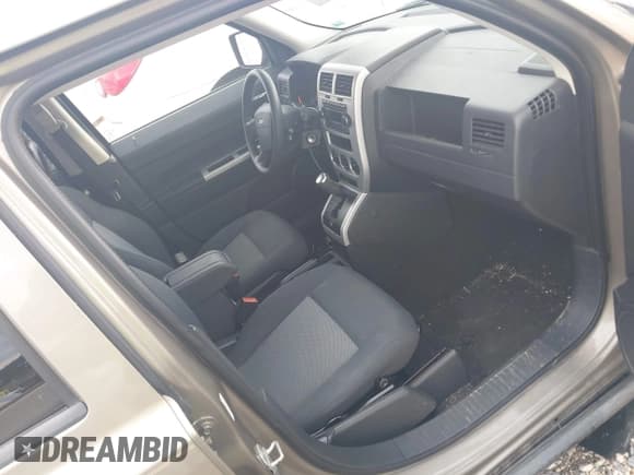✅ 2008 Jeep Patriot Sport • VIN: 1J8FF28WX8D681472 • Lot: 42177131. Listed on IAAI with 154,961 mi. Free auction sales archive from the USA and detailed vehicle history report at DreamBid. Image 5.