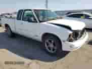 1995 Chevrolet S-10 LS с VIN 1GCCS1946SK113428, выставлен на аукционе Copart как лот 76366754 с пробегом 200 417 миль миль и Списание • Salvage title. История ставок и продаж доступна на DreamBid. Изображение 4.