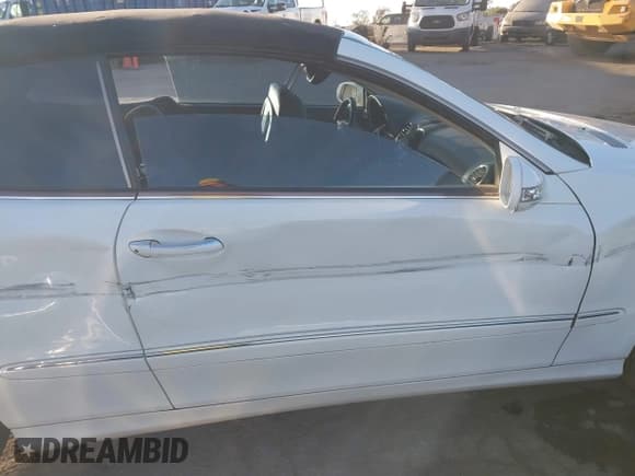 ✅ 2006 Mercedes-Benz CLK 350 • VIN: WDBTK56F56F203955 • Lot: 41391569. Wystawiony na IAAI z przebiegiem 130 907 mil. Bezpłatny archiwum sprzedaży aukcyjnych z USA i szczegółowy raport historii pojazdu na DreamBid. Zdjęcie 17.